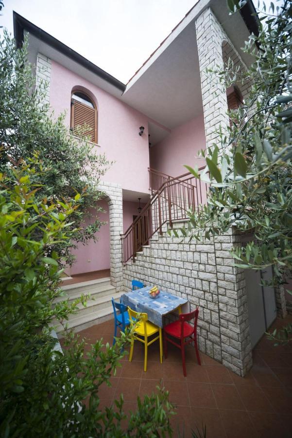 Comfortable Apartments In Peroj Near The Sea Esterno foto