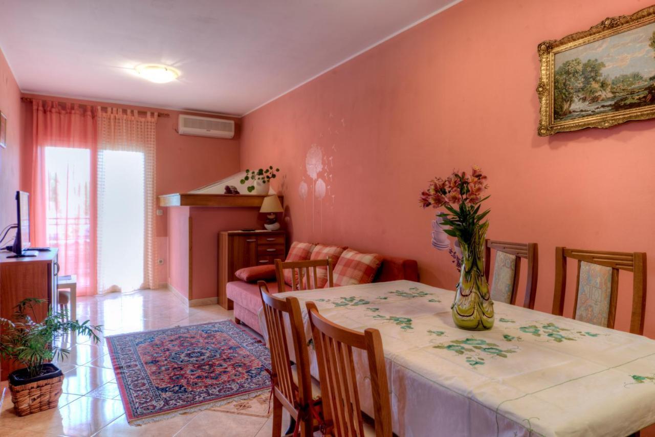 Comfortable Apartments In Peroj Near The Sea Esterno foto