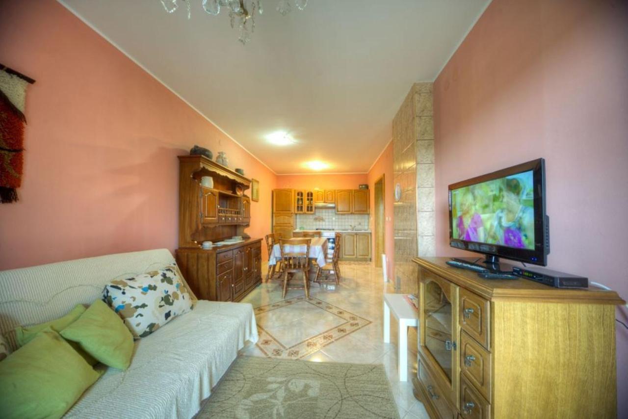 Comfortable Apartments In Peroj Near The Sea Esterno foto